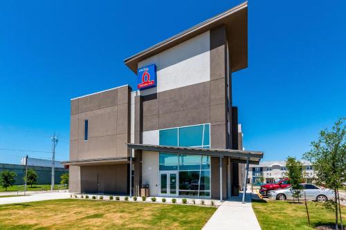 Фотография гостиницы Studio 6-San Marcos, TX