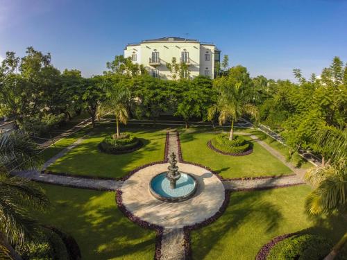 Фотография гостиницы The Lorian Club