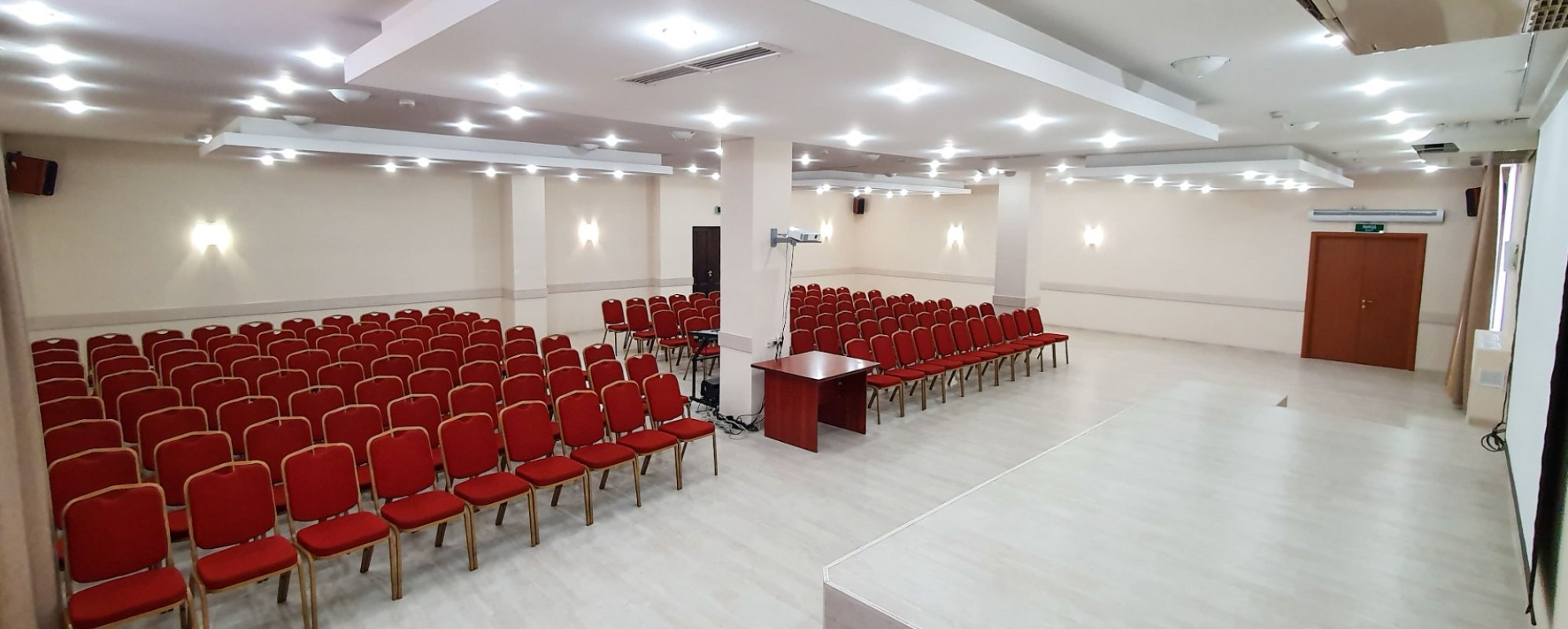 Фотографии конференц-зала АМАКС Сафар отель конференц-зал ГРАНД