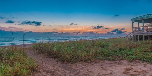 Фотография гостевого дома Island Beach House with No Extra Fees
