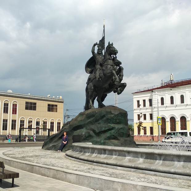 Фотографии памятника 
            Памятник Дмитрию Донскому и Владимиру Храброму