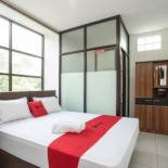 Фотография гостевого дома RedDoorz near Eka Hospital BSD City