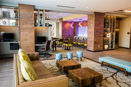 Фотография гостиницы Fairfield Inn & Suites by Marriott Savannah Midtown