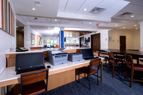 Фотография гостиницы Holiday Inn Express & Suites - Gaylord, an IHG Hotel