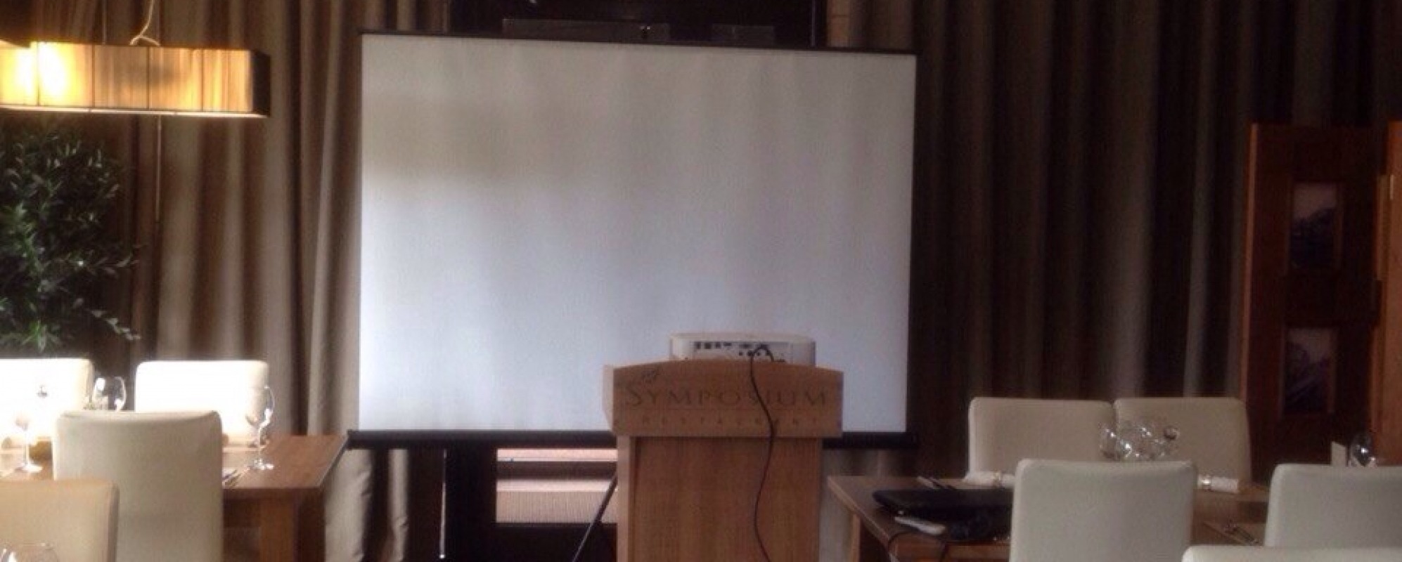 Фотографии конференц-зала Symposium