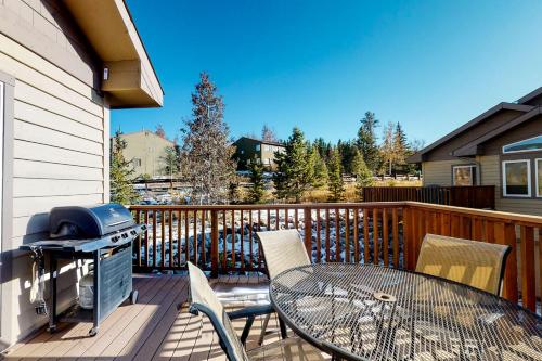 Фотография гостевого дома Running Bear Lodge