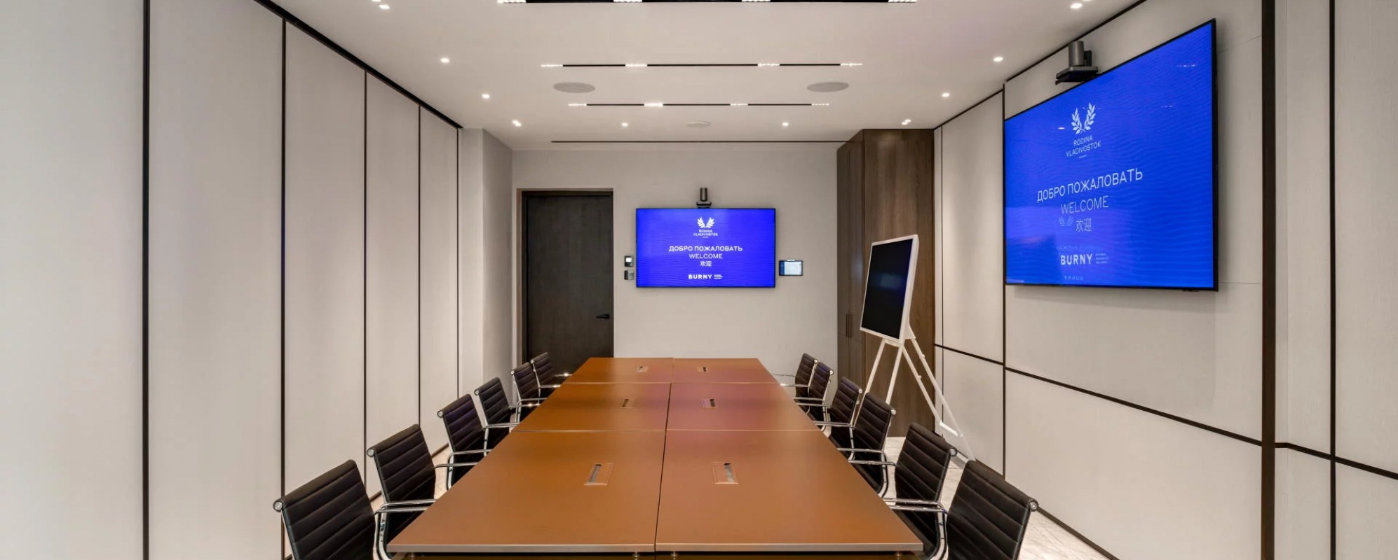 Фотографии комнаты для переговоров RODINA Residences Vladivostok на 8 мест