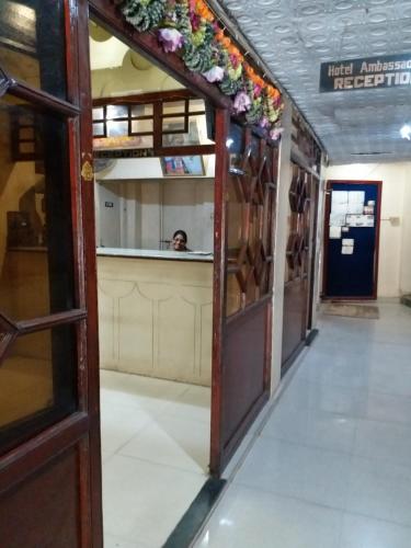 Фотография гостиницы Hotel Ambassador Inn