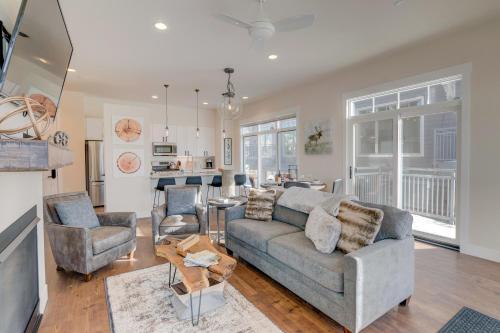 Фотография гостевого дома New Luxury Loft #12 Near Resort With Huge Hot Tub & Views - FREE Activities & Equipment Rentals Daily