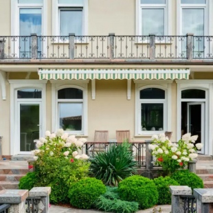 Фотография Коттеджа Частный дом Просторный уютный Особняк