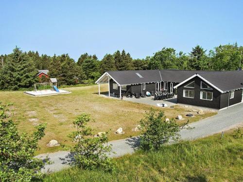 Фотография гостевого дома Nine-Bedroom Holiday home in Blåvand 4