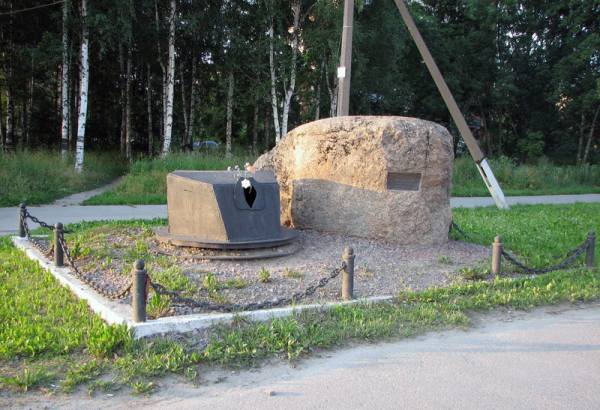 Фотография памятника Памятный знак Броневщикам Ижорских Заводов