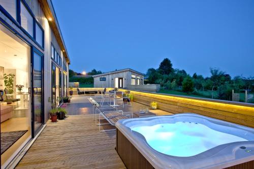 Фотография гостевого дома Cheddar Pink, Strawberryfield Park, Cheddar