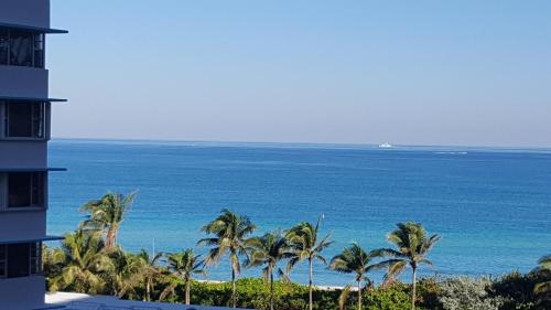 Фотография апарт отеля 2 Bedroom 2 Bath Beachfront Condo on Miami Beach Millionaire Row