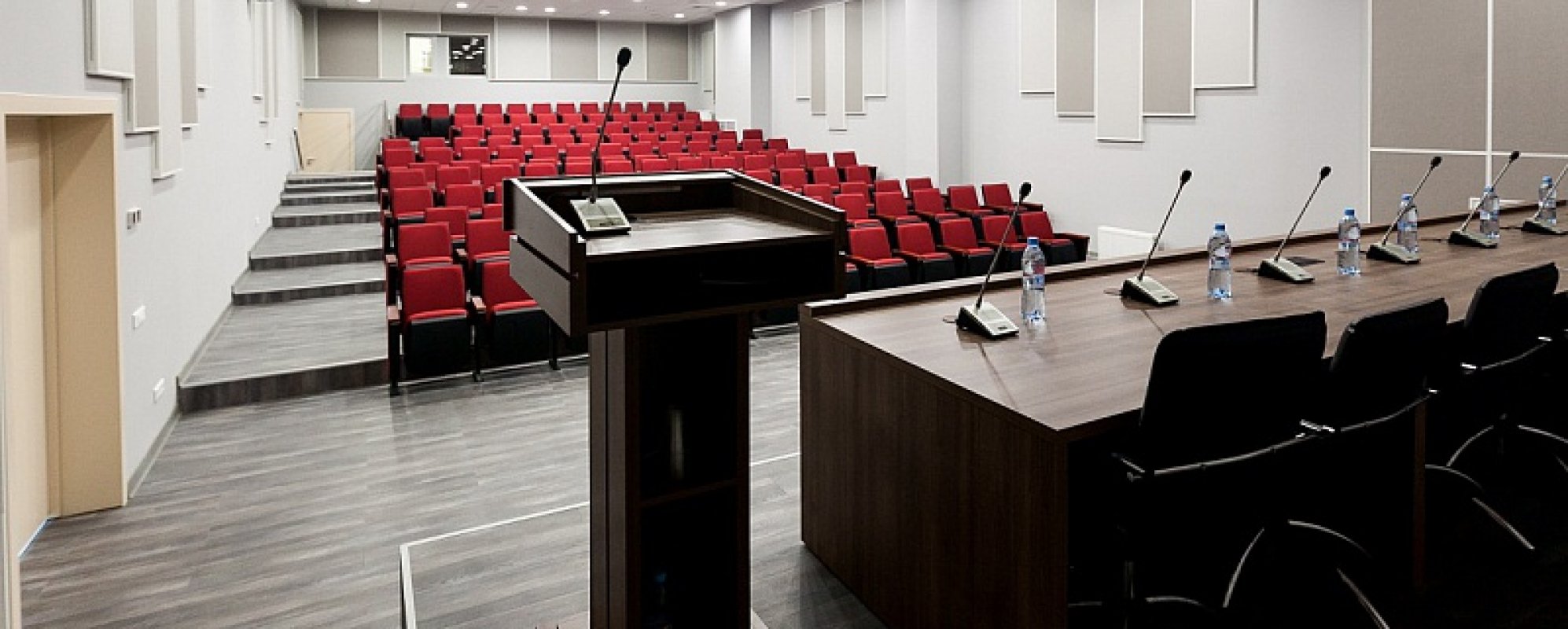 Фотографии конференц-зала ВКК Экспоград Юг Средний конференц-зал