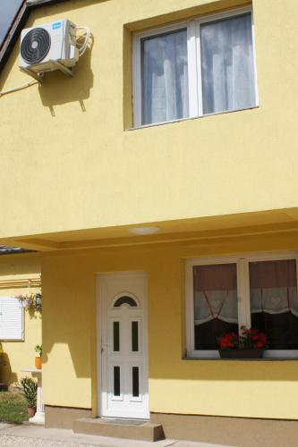 Фотографии апарт отеля 
            Well Living Apartments