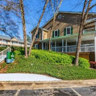 Фотографии мотеля 
            HomeTowne Studios by Red Roof Atlanta NE - Downtown Norcross