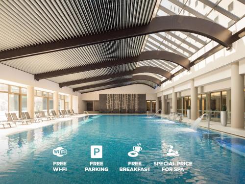 Фотография гостиницы Ramada Parc Hotel