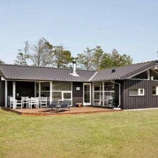 Фотографии гостевого дома
Four-Bedroom Holiday home in Blokhus 2