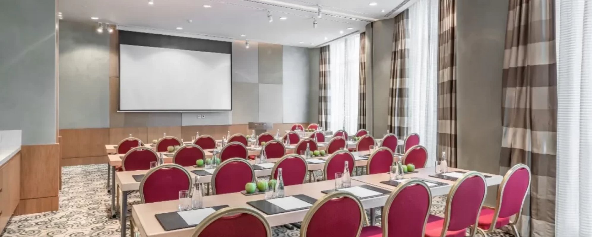 Фотографии конференц-зала Люцерн + Женева