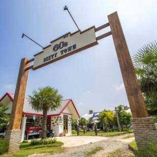 Фотографии гостиницы
60s Town