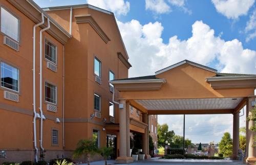 Фотография гостиницы Holiday Inn Express Harvey-Marrero, an IHG Hotel