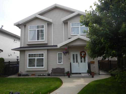 Фотография гостевого дома Clean Quiet Comfortable suite; Coquitlam Center