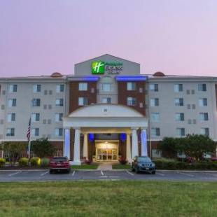 Фотографии гостиницы 
            Holiday Inn Express Hotel and Suites Petersburg - Fort Lee, an IHG Hotel
