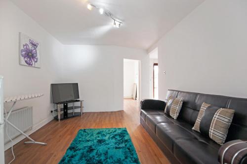 Фотография гостевого дома 4 Bedrooms Self Catering Dagenham House, Free Wifi & Netfix