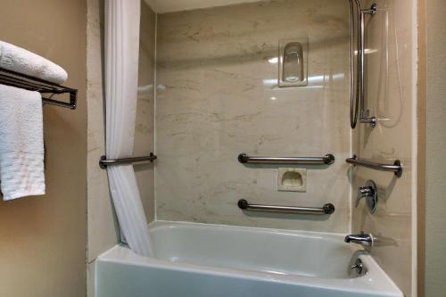 Фотография гостиницы Best Western East Towne Suites