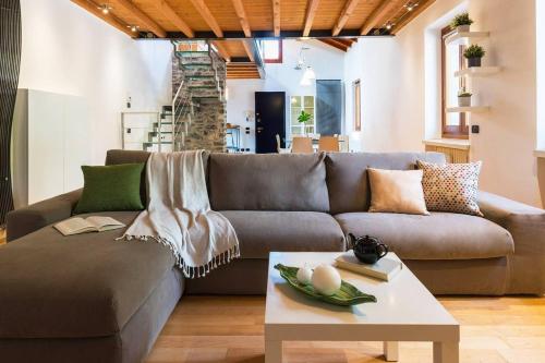 Фотографии гостевого дома 
            ALTIDO Modern 2BR flat with splendid views and parking