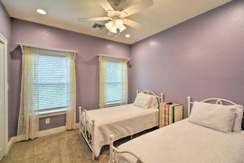 Фотографии гостевого дома
Waveland Family House, 4-Minute Drive to the Beach