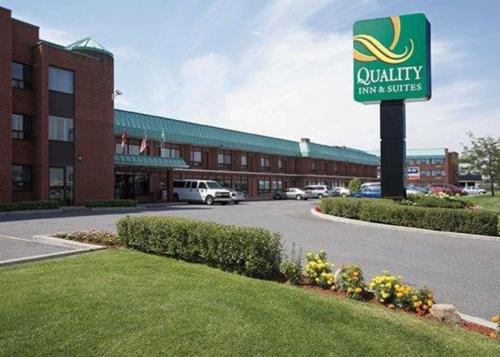 Фотография гостиницы Quality Inn & Suites Aéroport P.E. Montréal-Trudeau Airport