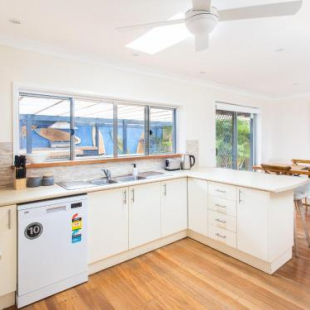 Фотография гостевого дома Easy Living at 14 Daphne Street