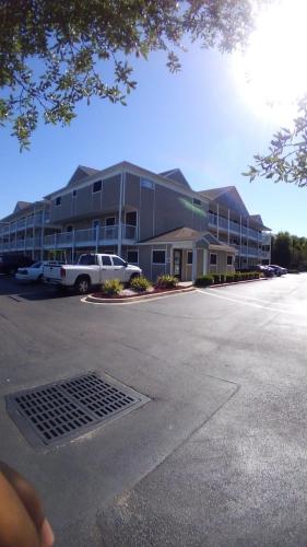 Фотография гостиницы InTown Suites Extended Stay Jacksonville Fl- Atlantic Blvd