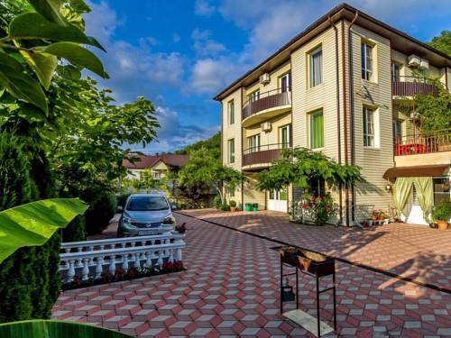 Фотографии гостевого дома
Алёна