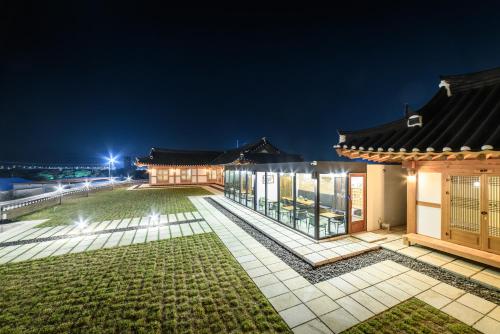 Фотография гостевого дома Gyeongju Hwarangroo