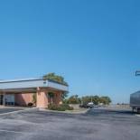 Фотография мотеля Castle Inn & Suites