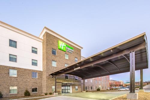 Фотография гостиницы Holiday Inn Express Shawnee, an IHG Hotel