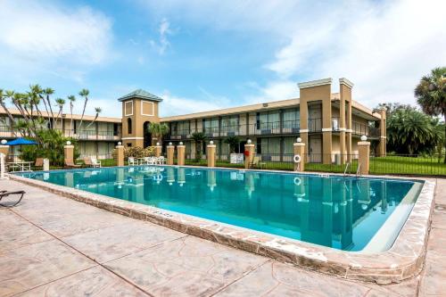 Фотография гостиницы Stayable Suites Lakeland