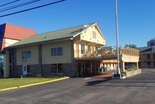 Фотография гостиницы Travelodge by Wyndham Pigeon Forge