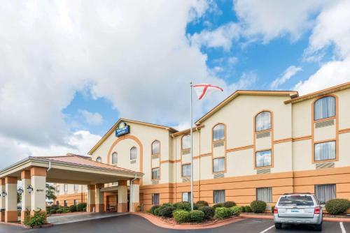 Фотография гостиницы Days Inn & Suites by Wyndham Prattville-Montgomery