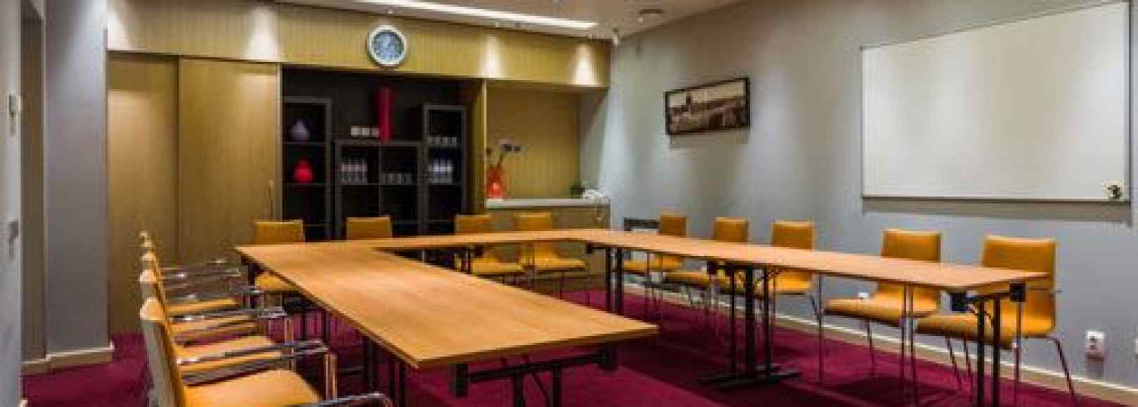 Фотография комнаты для переговоров Зал B