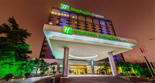 Фотография гостиницы Holiday Inn Express Zhengzhou Zhongzhou, an IHG Hotel