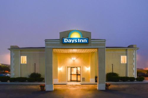 Фотография гостиницы Days Inn by Wyndham Indianapolis East Post Road