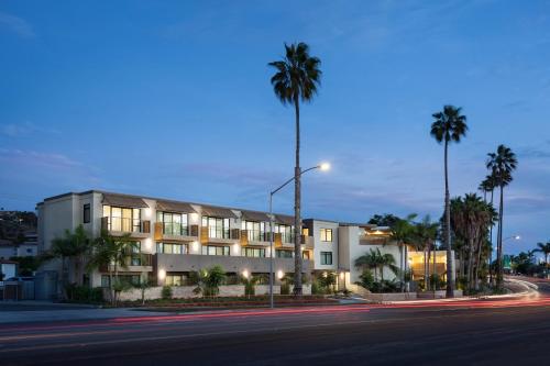 Фотография гостиницы Holiday Inn Express and Suites La Jolla - Windansea Beach, and IHG Hotel