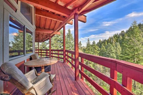 Фотография гостевого дома Lake Arrowhead Cabin with Deck and Stunning Mtn Views!
