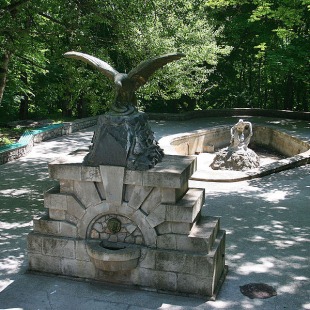 Фотография памятника Орел над источником