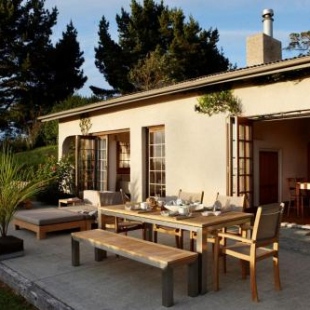 Фотография гостевого дома Tara at Tahi - cosy cottage surrounded by nature