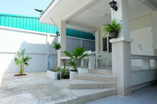 Фотография гостевого дома บ้านพักบางแสน บ้านชนัญญา BaanChananya